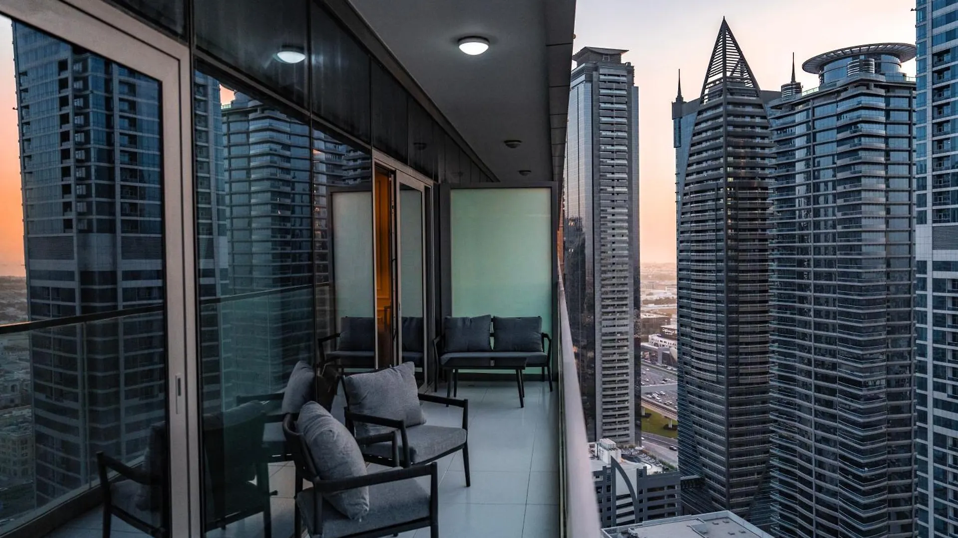 Hausreserv At Paramount Midtown Hotel - Infinity Pool With Burj Khalifa View - Luxury Apartments Dubái 0*,  Emiratos Árabes Unidos